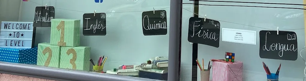 Pizarritas de Matemáticas, Inglés, Química, Física y Lengua en el escaparate